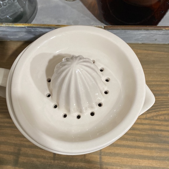 Rae Dunn QUENCH juicer - Picture 3 of 9